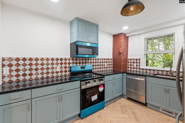 Photo - 907 Beaufort St