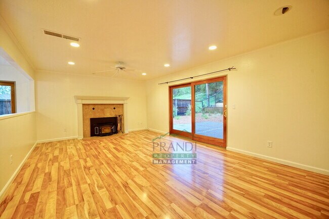 Photo - 75 Stasia Dr