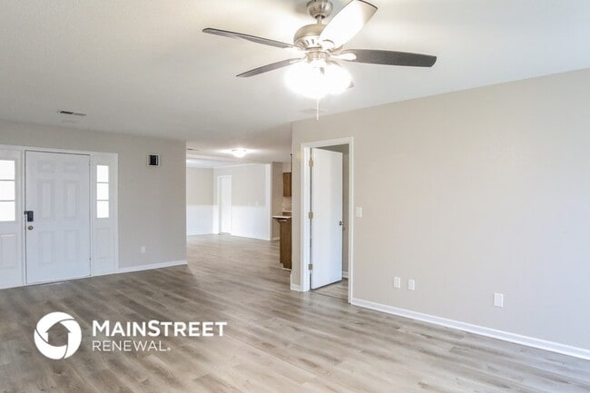 Photo - 400 Holtz Ave