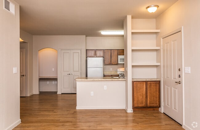 1HAB, 1BA - 760SF Kitchen & Comedor/Escritorio empotrado & estantes - Masters Ranch