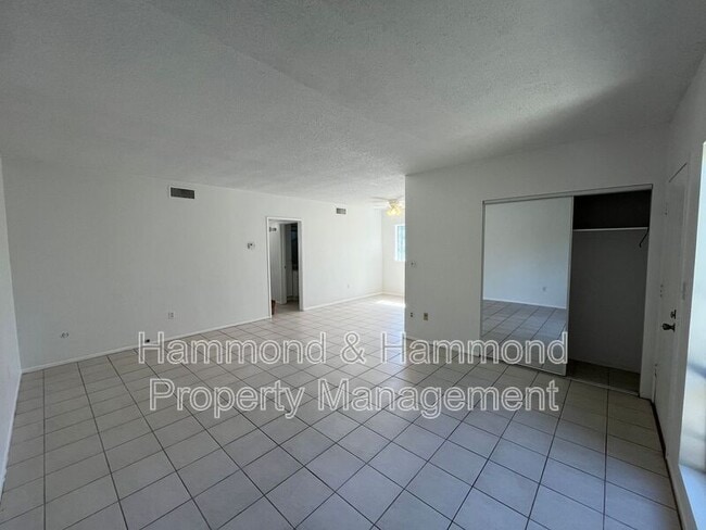 7924 Laurel Canyon Blvd Unit 9