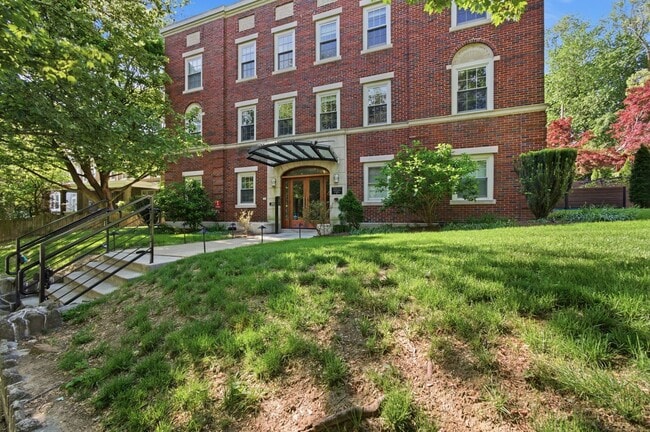 Photo - 2926 Porter St NW