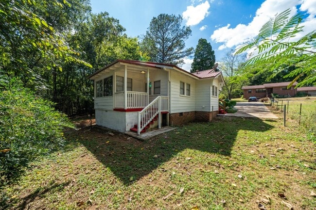 Photo - Fall in Love with This Hidden Gem Off Eastern Valley Road!