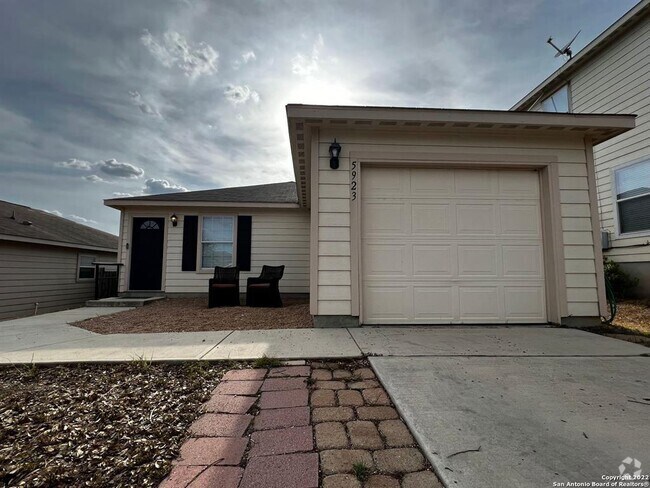 Building Photo - 5923 Fox Canyon Rental