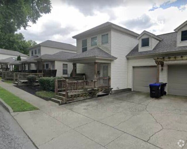 Building Photo - TOWNHOUSE FOR RENT!
