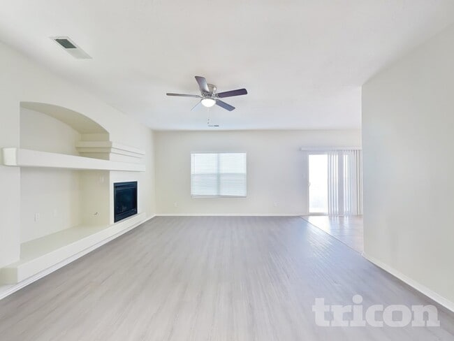 Photo - 3101 Cochiti St NE