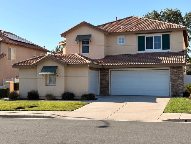 Building Photo - Stunning and Spacious Family Home on Cassino