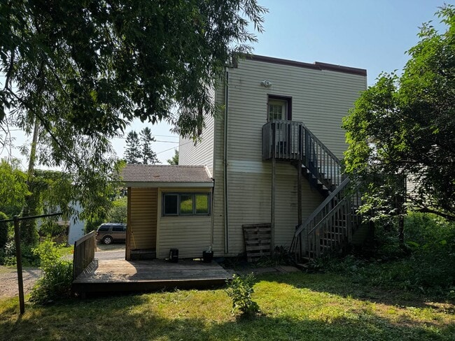 Photo - 214 E 8th St
