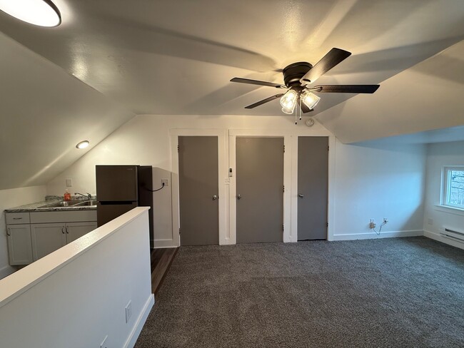 Building Photo - 1117 N B St Unit 1117 N B Street #2