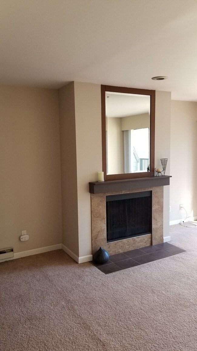 Building Photo - 8845 166th Ave NE Unit B204