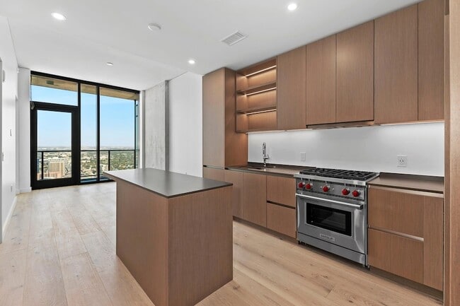 Building Photo - 610 Davis St Unit 5206