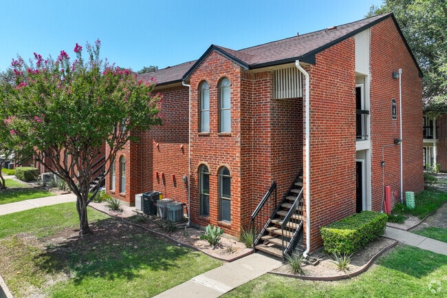 Building Photo - The Colonies Rental