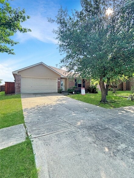 Building Photo - 1217 Caroline Dr