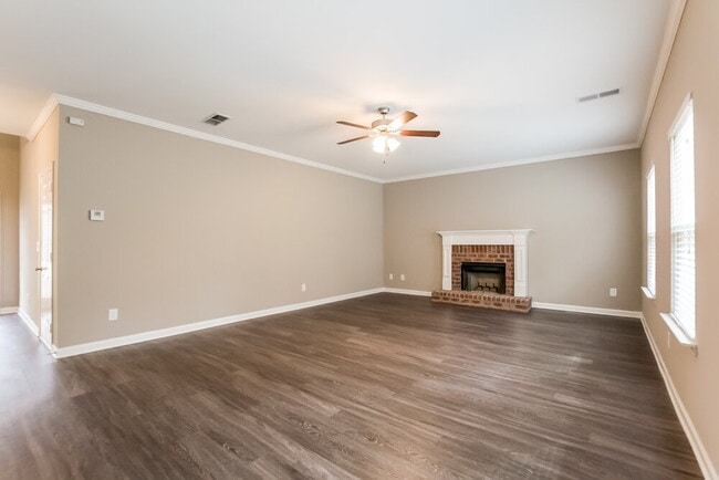 Photo - 466 Fieldcrest Dr