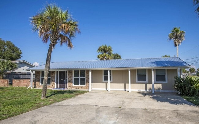 Photo - 403 E Gulf Blvd House