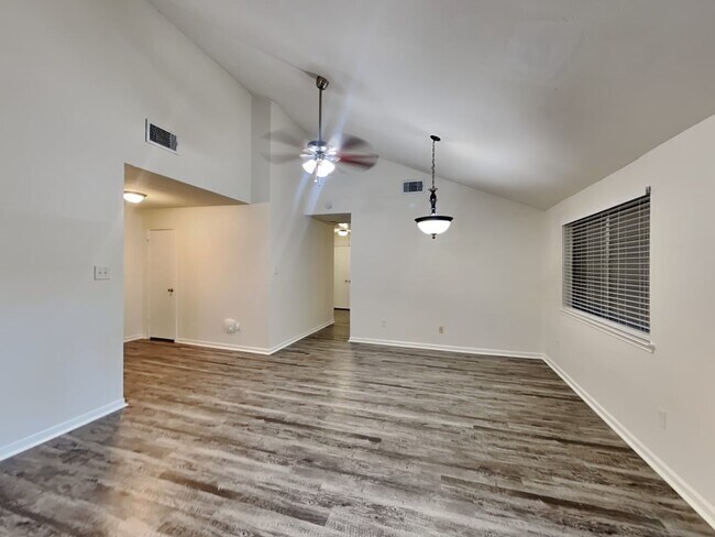 Photo - 9207 Prairie Trails Dr