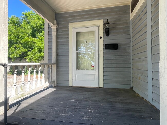 Photo - 1065 College St Unidad D