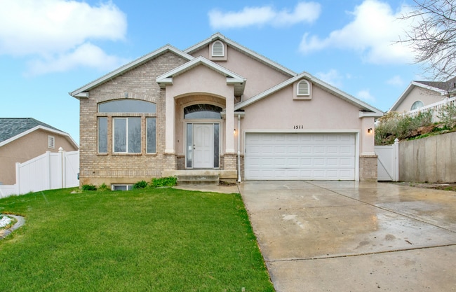 Photo - 1511 Lakeview Dr