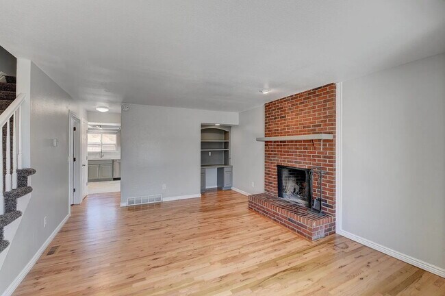 Photo - "Charming Duplex Retreat on Inca Street – Spacious 3-Bedroom Haven with 2.5 Baths in Englewood!"