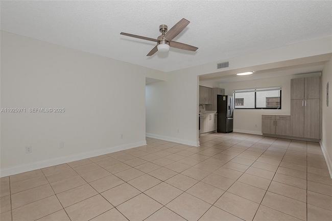 Photo - 1771 W 58th St Unidad 1771