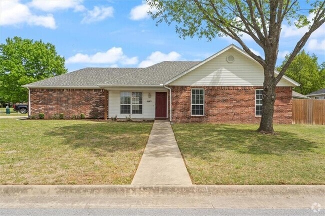 Building Photo - 1662 S Tally Ho Dr Rental
