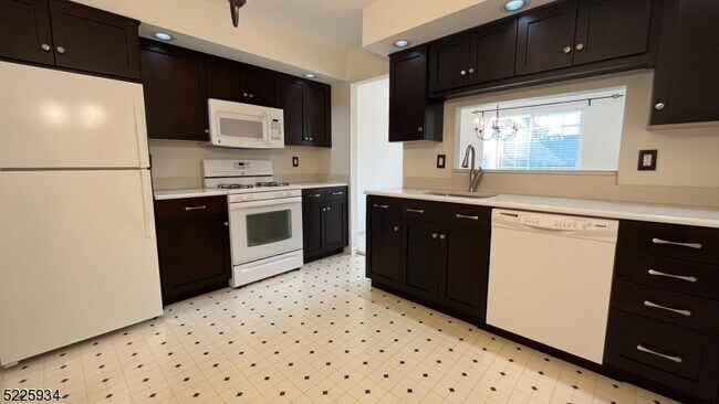 Photo - 8 Sentinel Ct