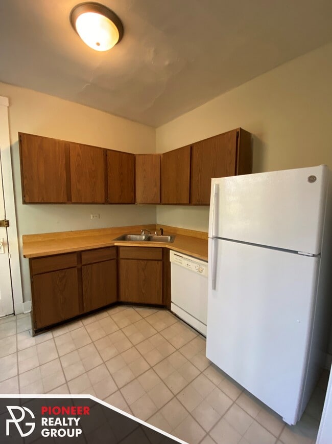Building Photo - 3523 N Racine Ave Unit 3523-W3 Rental