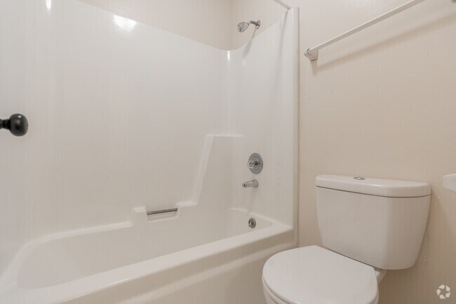 The Windsor - Bathroom 1