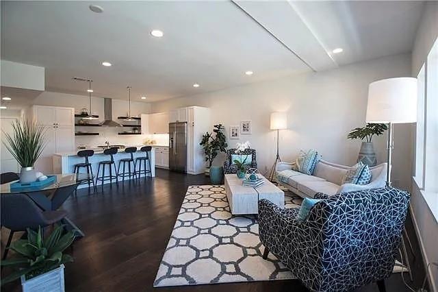 Photo - 627 Finley Ct