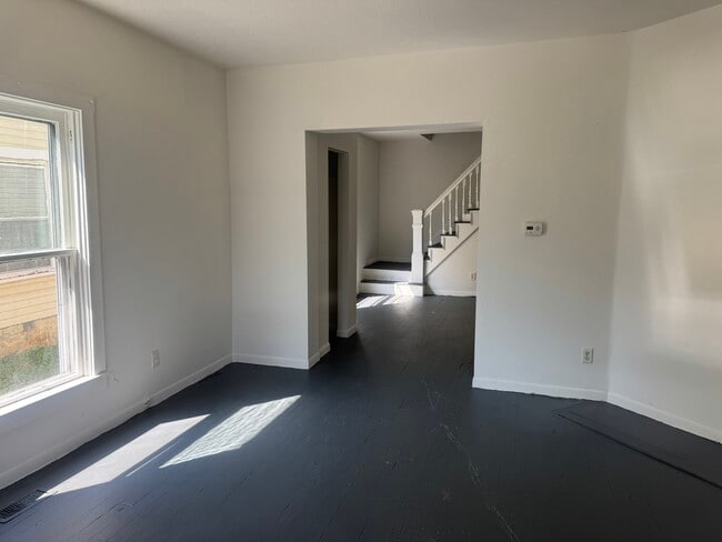 Photo - 1301 Clifton Ave Unit 3 bedroom, 2 full baths Spfld apartment