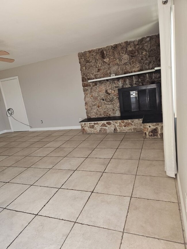 Building Photo - Very Spacious 4 bedroom in Needles, CA