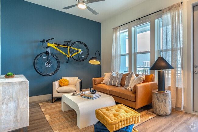 1BD, 1BA -567SF - Living Room