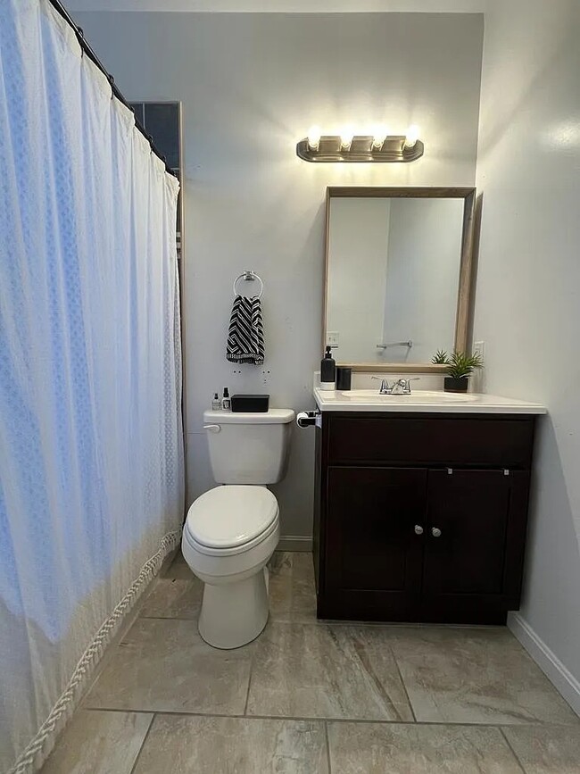 Photo - 2517 Saint Paul St Unidad #3