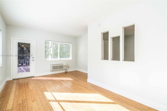 Photo - 7301 Carlyle Ave Unit 7