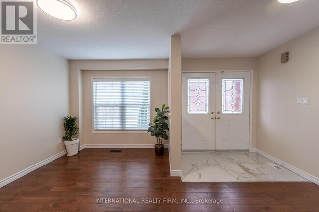 Photo - 102 Hunter Way