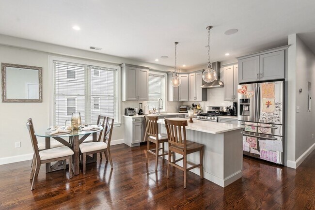 Photo - 884 Adams St Unit #3