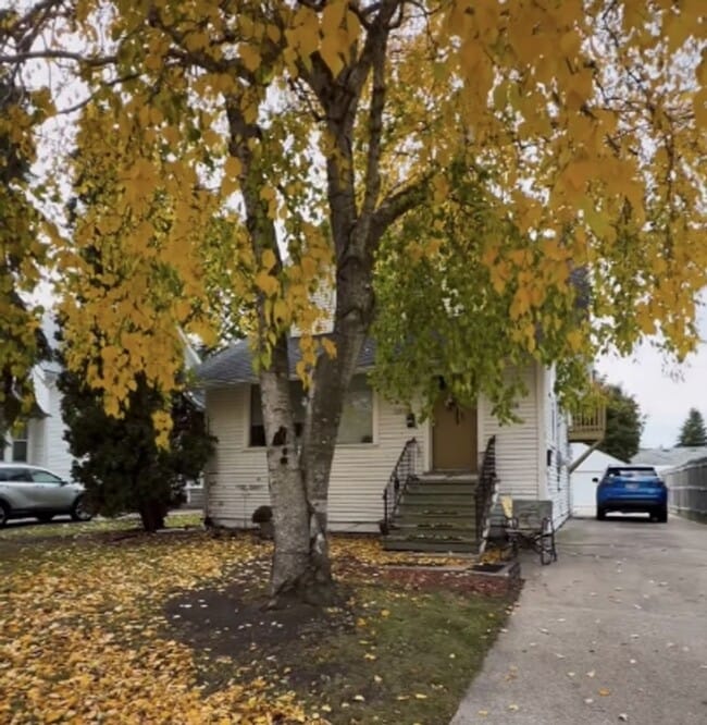 Building Photo - 1251 Walnut St Unit A- Upper