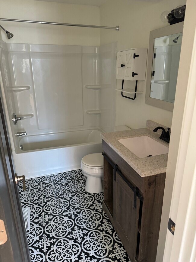 Photo - 695 Iowa Ave