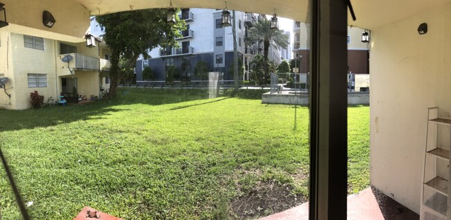 Access to green space behind building - 7324 SW 82nd St Condominio Unidad B105