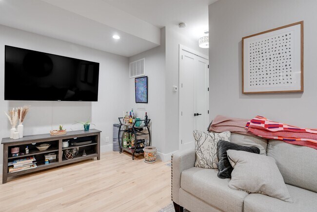 Photo - 287 Webster Ave Unit 2