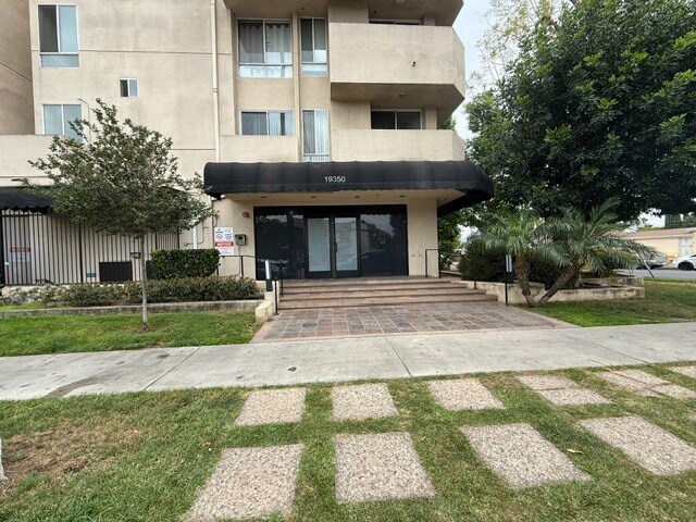 19350 Sherman Way Unidad 208