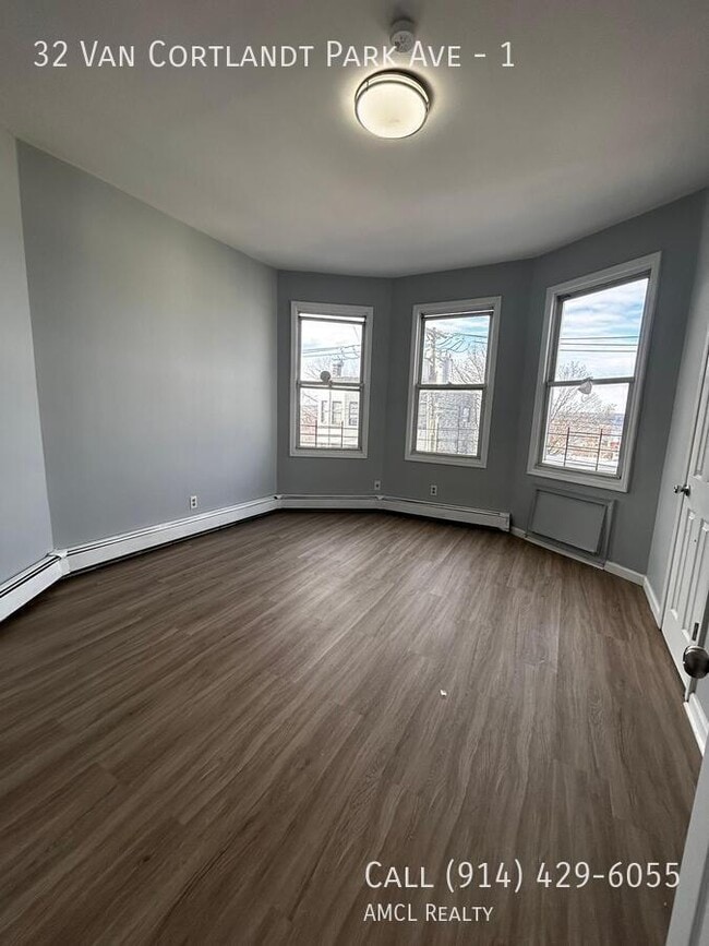 Photo - 32 Van Cortlandt Park Ave Unidad 1