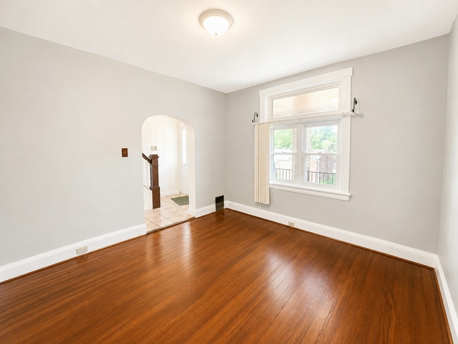 Photo - 2219 Edgebrook Ave