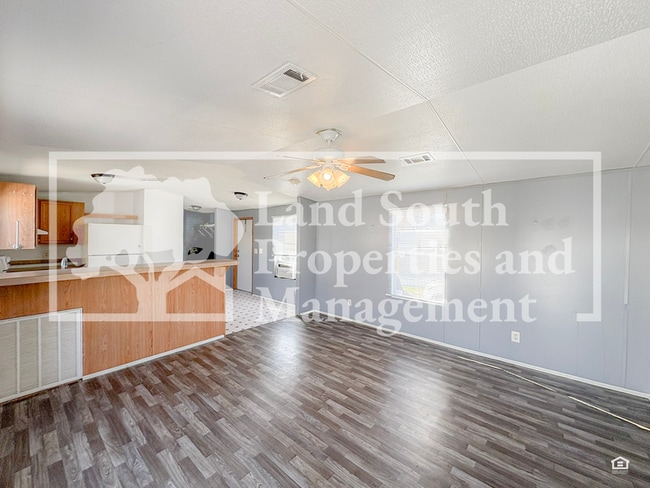 Building Photo - 425 Longfellow Blvd