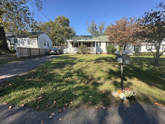 Front yard - street and driveway parking. - 5623 Meadowcrest Ln