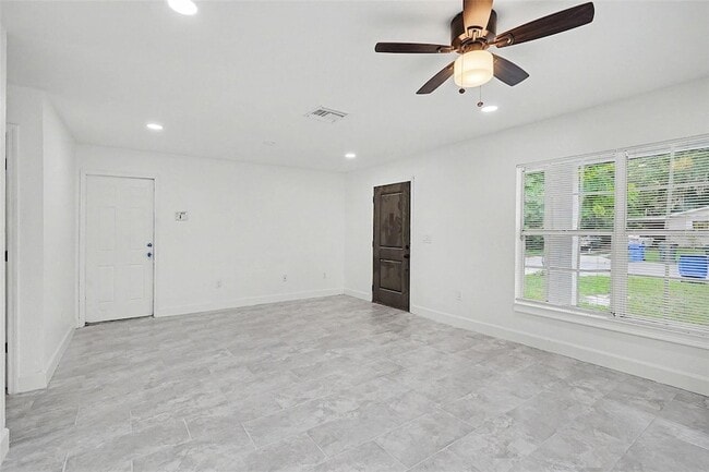 1128 Neville Ave