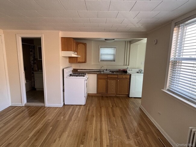 Photo - 71-58 70th St