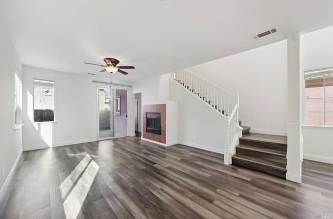 Photo - 1888 Leaning Oak Dr