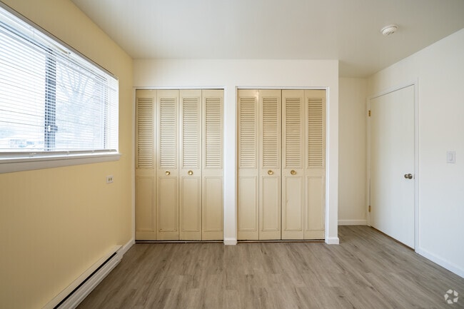 1BR, 1BA - 850SF - Bedroom