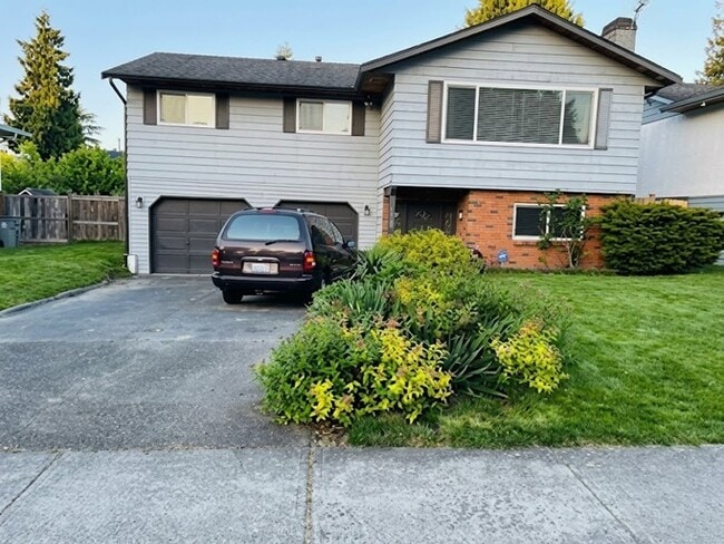 Photo - 7170 116 St